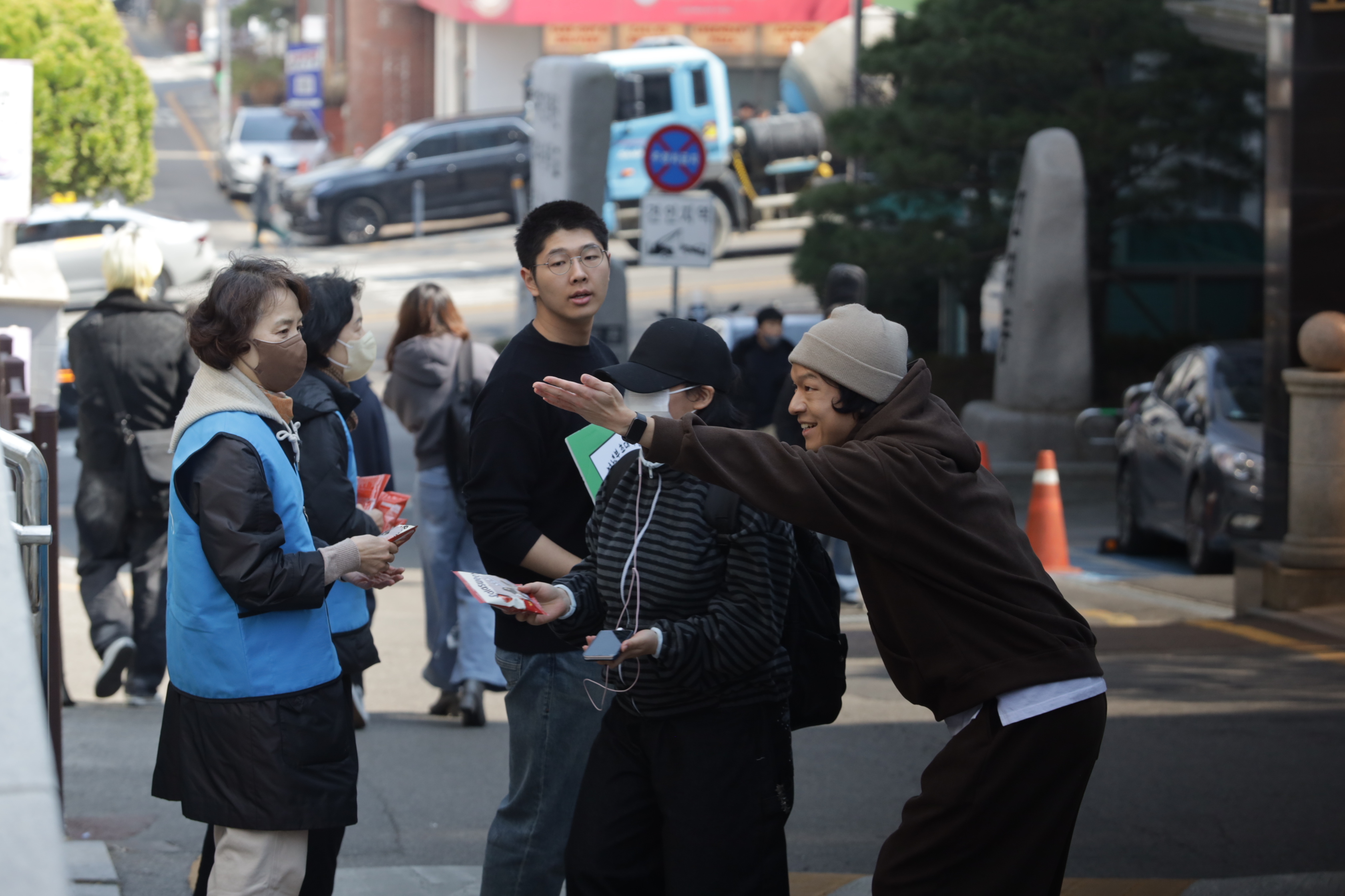 백석대학교회 새벽이슬청년부-26년도 캠퍼스 전도 1일차-76197362737.jpg