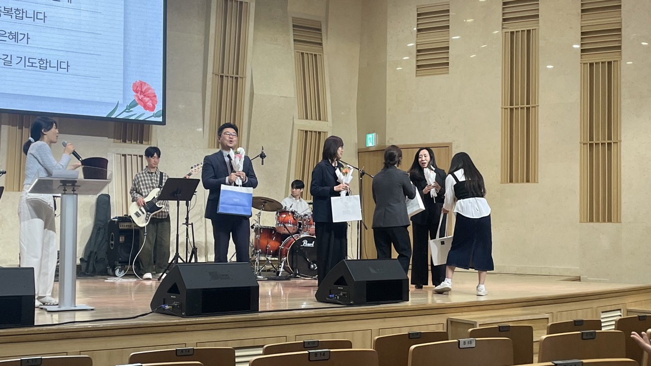 백석대학교회 새벽이슬청년부-2025 5_11 스승의주일-68892079523.jpg