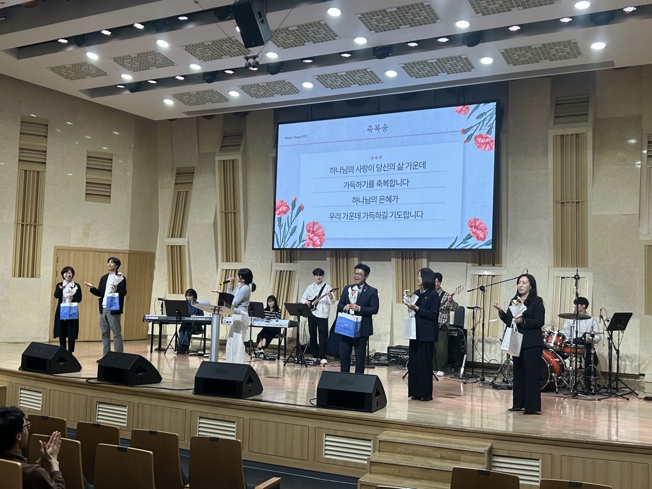 백석대학교회 새벽이슬청년부-2025 5_11 스승의주일-68857514489.jpg