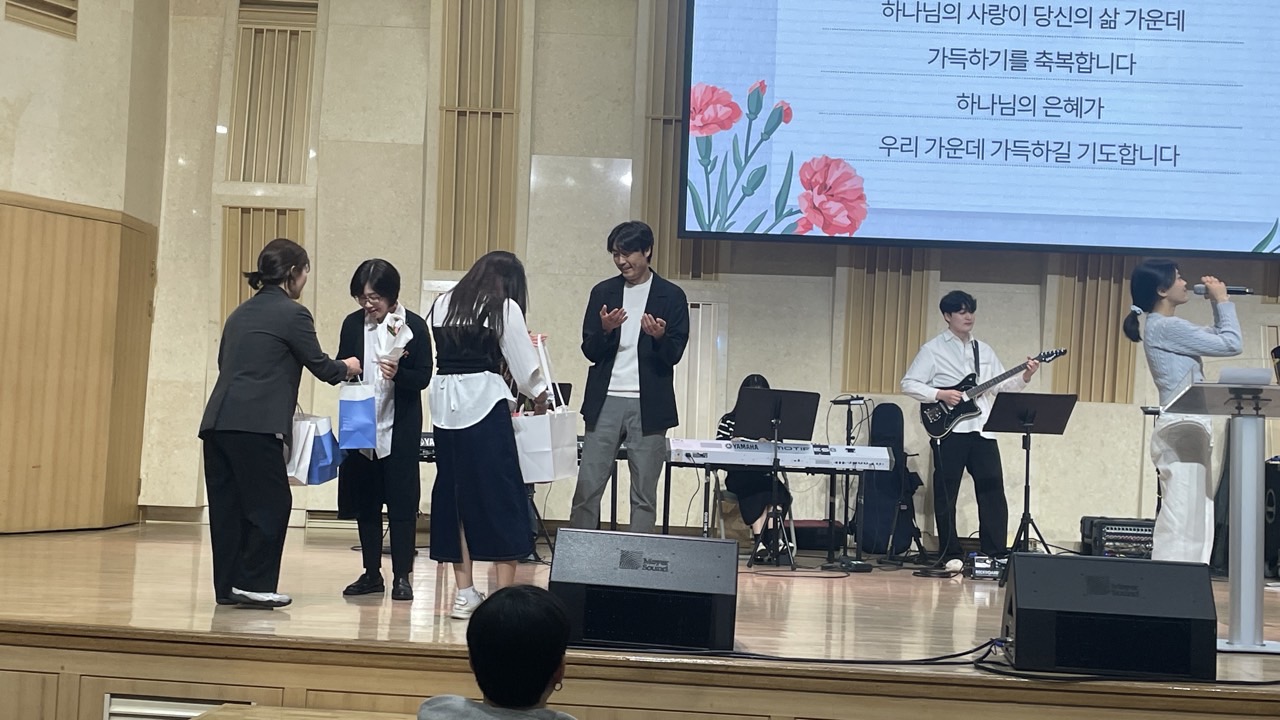 백석대학교회 새벽이슬청년부-2025 5_11 스승의주일-68892079513.jpg