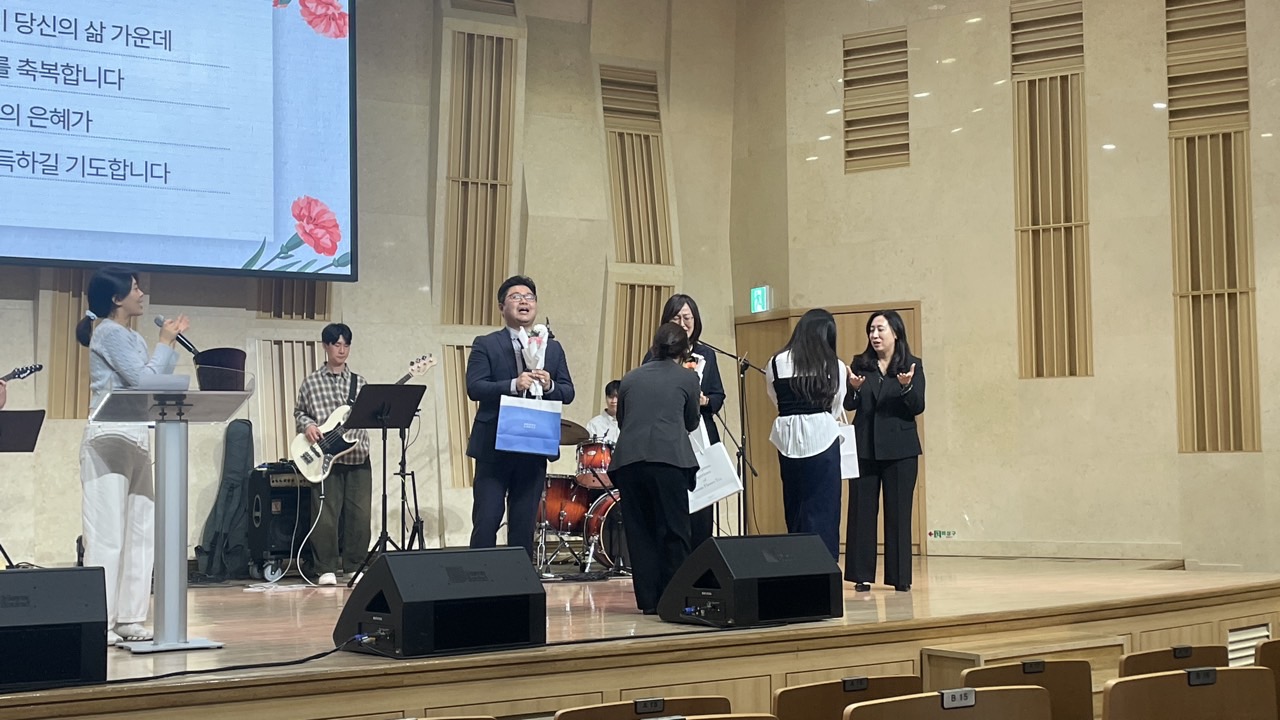 백석대학교회 새벽이슬청년부-2025 5_11 스승의주일-68892079521.jpg