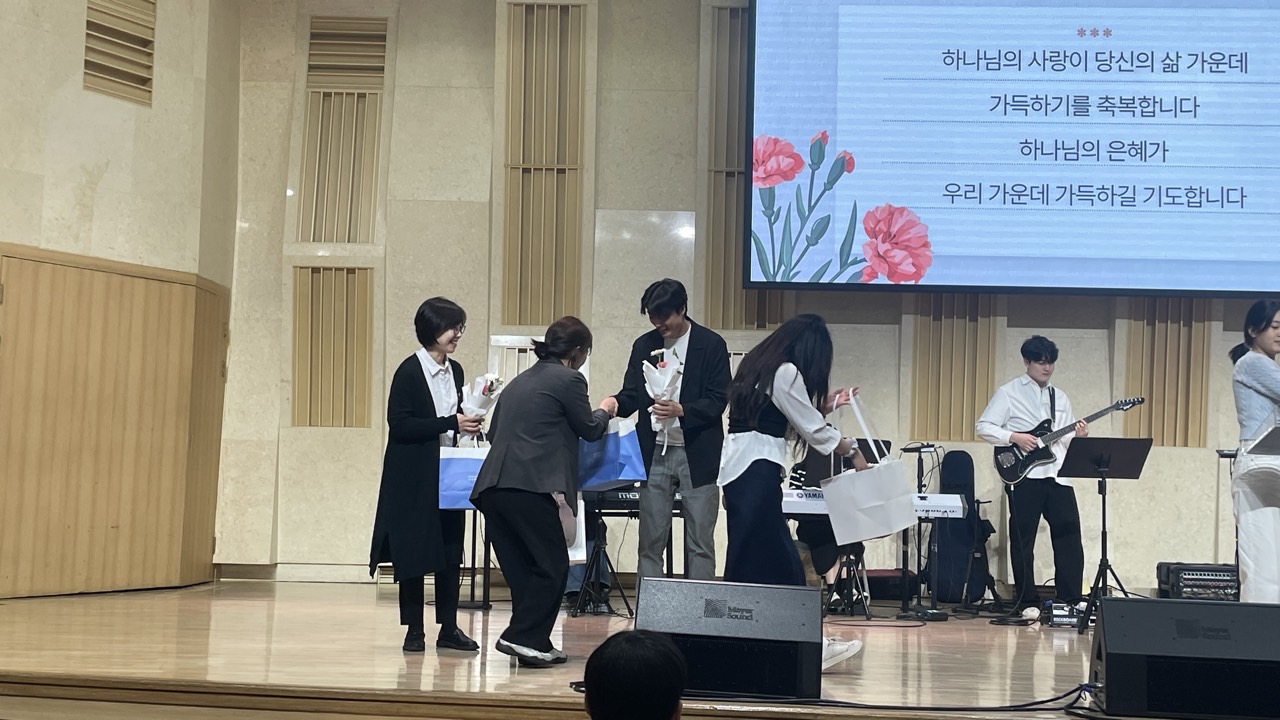 백석대학교회 새벽이슬청년부-2025 5_11 스승의주일-68892079516.jpg