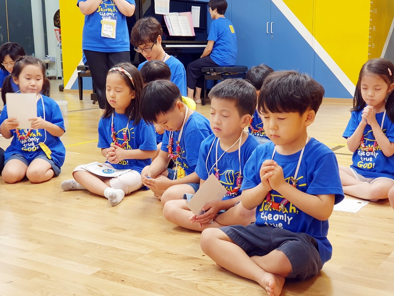 2019 유치부 여름성경학교 수료식 후 기도모습.jpg